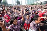 Jokowi Ikut Flash Mob dengan Lagu One Direction