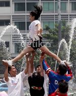 Aksi Pemandu Sorak di Bundaran HI