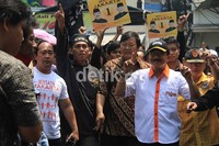 Sebuah musik kesenian yang biasa mengiringi Barongsai juga turut menyambut kedatangan Foke.