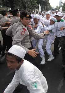 Pengunjuk Rasa Mundur, Lalu Lintas Kembali Lancar Pengunjuk Rasa Mundur, Lalu Lintas Kembali Lancar