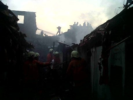  10 Rumah di Palmerah Terbakar, Seorang Warga Histeris Hingga Pingsan