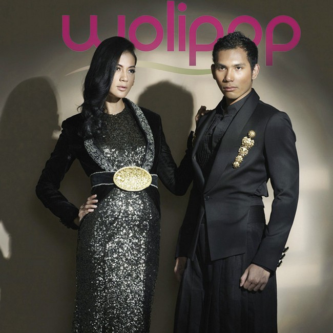 All Clothing: Priyo Oktaviano. Photographer: Nurulita. Stylist: Ferdy Thaeras. Assistant Stylist: Eya Ekasari. Make-up & Hair-do: Bubah Alfian (085258933556). Model: Paula Verhoeven & Iaz.