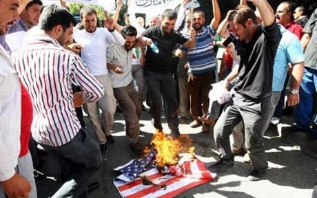 Protes Innocence of Muslims, Demonstran Turki Bakar Bendera AS