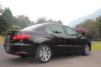 Sedan Mewah Peugeot 408