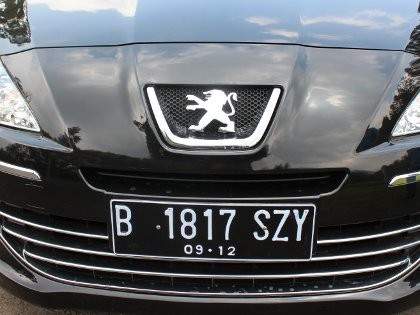 Sedan Mewah Peugeot 408
