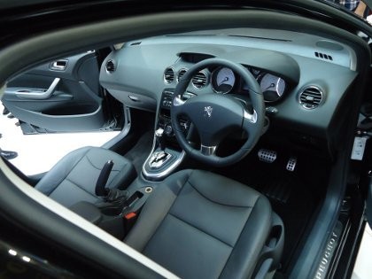 Sedan Mewah Peugeot 408