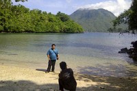 Pantai Sulamadaha begitu sepi, wisatawan bebas berfoto tanpa gangguan. Pantai ini baru ramai pada akhir pekan. (Nurul Hidayati/detikTravel)