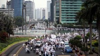 Massa Front Pembela Islam, Laskar Pembela Islam dan Gerakan Reformasi Islam long march menuju Kedutaan Besar AS di Jakarta.