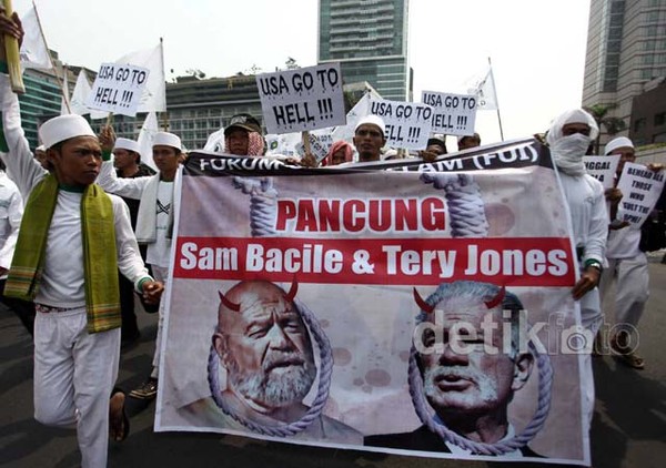 Massa FPI & FUI Long March ke Kedubes AS