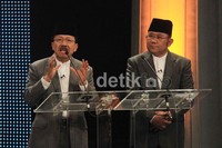 Fauzi Bowo dan Nachrowi Ramli memberikan pemaparan tentang visi misinya.