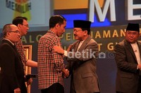 Di akhir acara Jokowi dan Foke bersalaman.