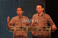 Joko Widodo dan Basuki Tjahja Purnama memberikan pemaparan visi dan misinya.