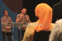 Ahok memberikan pemaparan tentang kartu sehat yang ia programkan.