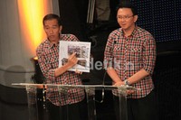 Dimata Jokowi, Foke memiliki sisi positif yaitu Foke memiliki banyak pengalaman di birokrasi tapi dengan pengalaman itu harusnya bisa langsung dengan action, tidak dengan rencana-rencana, dan akan-akan saja.