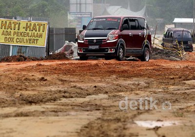 Jalan Raya Pekanbaru Bangkinang Memprihatinkan