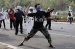 Dari Ketapel Hingga Molotov Berseliweran