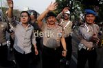 Munarman & Kapolda Tenangkan Massa Anti AS