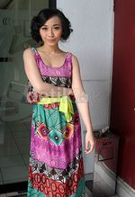 Warna-warni Gaya Rini Idol