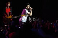 NOAH tampil menyanyikan lagu-lagu andalan Peterpan yang pada masanya juga sempat menjadi hits.