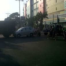 Jalan Dupak ke Arah Pasar Turi Ditutup
