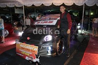 Dan yang terakhir untuk kelas Extreme ada anak muda dengan Toyota Yaris-nya. AA Gede Dananjaya ditampuk sebagai king of Extreme CMAAC di Denpasar. Mobil standar diubah hingga tampil Extreme.