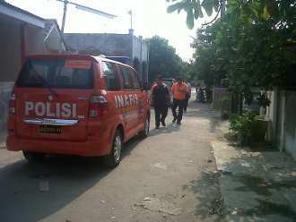  3 Personel Inafis Potret-potret Rumah Adik Terduga Teroris di Bekasi