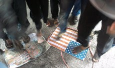 Kutuk Innocence of Muslim, Mahasiswa Makassar Injak-injak Bendera AS