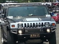 Mobil Hummer H2 ini terlihat di kawasan Sentul. (Foto Joshua).