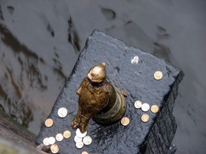 Lucu! 5 Monumen Hewan Paling Mungil di Dunia