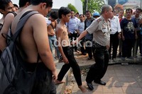 Saat ditangkap, tidak ditemukan senjata tajam dari para pelajar. Namun menurut para saksi, dari mulut para pelajar SMK tersebut tercium bau alkohol.