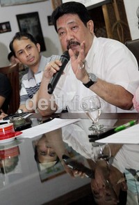 Menurut Hendardi, rencana tersebut perlu diapresiasi meski tetap patut diwaspadai karena dikhawatirkan kekuasaan militer kembali masuk ke wilayah sipil.