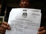 Warga Terima Surat C-6 untuk Mencoblos