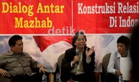 Diskusi ini dipicu oleh kasus kekerasan di Sampang Madura yang menimpa warga Syiah. Menurut  sumber resmi pemerintah, kasus di Sampang bukan perkara Syiah-Sunni melainkan persoalan kekerabatan. Sementara di kalangan sebagian analis, kasus kekerabatan menjadi pemicu bagi pecahnya persetruan Syiah-Sunni.