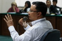 Wakil Ketua Fraks PAN Andi Anzhar Cakra Wijaya memberikan keterangan saat menjadi saksi meringankan untuk Wa Ode Nurhayati. Ramses/detikcom.