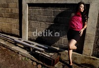 Dara kelahiran Medan, Sumatera Utara itu lebih sering dipandang karena keseksiannya.