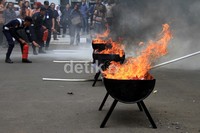 Makanan dan obat ilegal dimusnahkan dengan cara dibakar di halaman Kantor BPOM, Jakarta.
