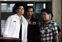 Hartati Murdaya keluar usai diperiksa penyedik di Gedung KPK Jalan Rasuna Said, Kuningan, Jakarta Selatan, Rabu (19/9/2012). Ramses/detikcom.