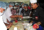 Juru Masak Latihan Siapkan Menu Jamaah Haji