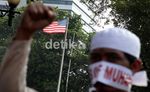 Protes Film, Bendera AS Diinjak-injak Massa