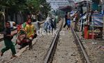 Melihat Aktivitas Warga Kampung Kumuh