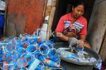 Melihat Aktivitas Warga Kampung Kumuh