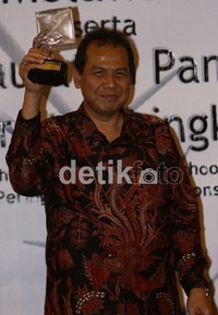 Tidak ketinggalan juga pengusaha Chairul Tanjung. Chairul Tanjung terpilih dari 4 kandidat penerima penghargaan di antaranya Hary Tanoesoedibjo, Martha Tilaar dan Moeryati Soedibyo. Dalam sambutannya, Chairul Tanjung, menyampaikan rasa terima kasih atas penghargaan berdasarkan pilihan masyarakat. Ramses/detikcom.