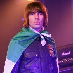 Bikin Gaduh, Liam Gallagher Dikeluarkan Saat Nonton Sepakbola