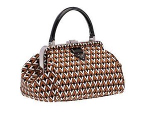 Prada Luncurkan Tas Limited Edition untuk Fashion Week