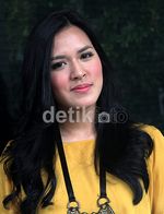 Gaya Casual Raisa