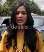 Gaya Casual Raisa