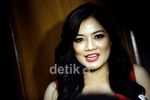 Titi Kamal Cantik Bergaun Merah