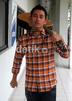Kemeja Kotak-kotak Budi Do Re Mi