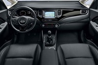 New MPV Carens akan ditawarkan dengan pilihan 5 kursi dan 7 kursi penumpang. (dok KIA)