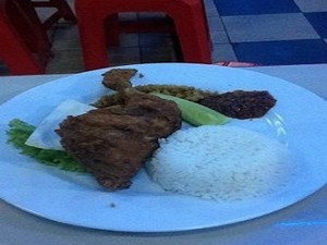 Suka Makan Pedas? Yuk Cobain Ayam Satu ini!